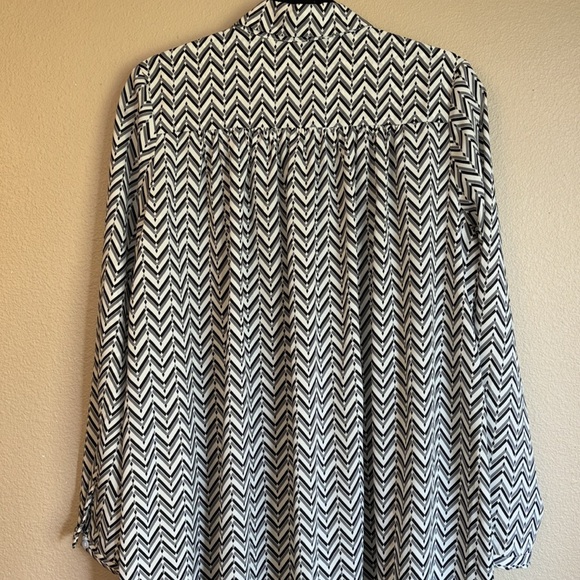 NEW! EMMA & ELLA M/L Long Sleeve Button Front Dress Gray Black Ivory Chevron - Picture 8 of 13